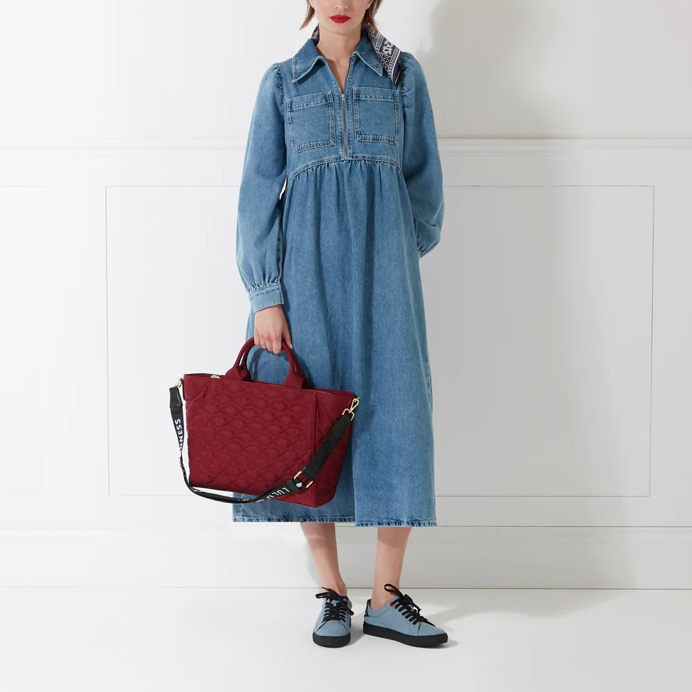 BEET RED QUILTED LIPS CARLY TOTE BAG - Image 9