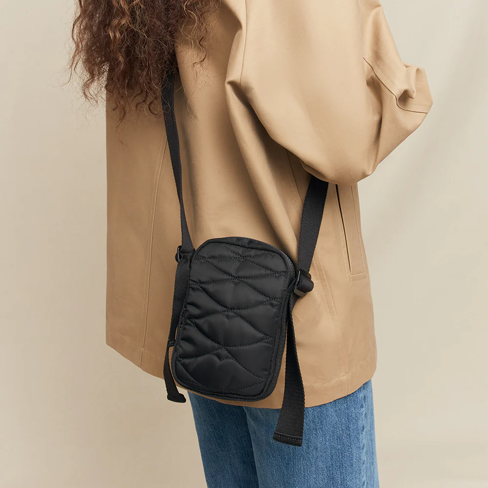 BLACK QUILTED LIP PHONE CROSSBODY BAG - Image 7