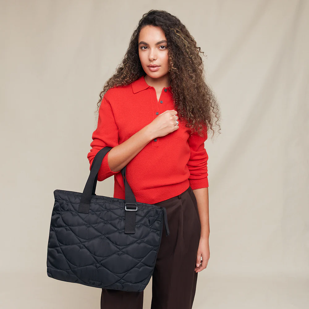 BLACK QUILTED LIP TOTE - Image 6