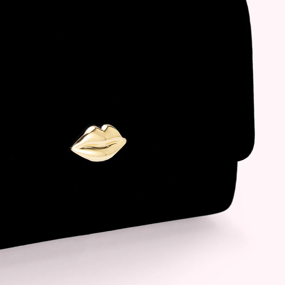 BLACK SOLID LIP VELVET YUKI CLUTCH BAG - Image 3