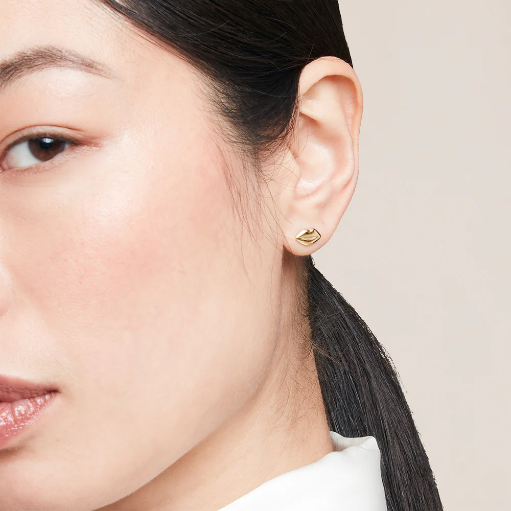 14K GOLD PLATED LUNA LIP STUD EARRING - Image 4