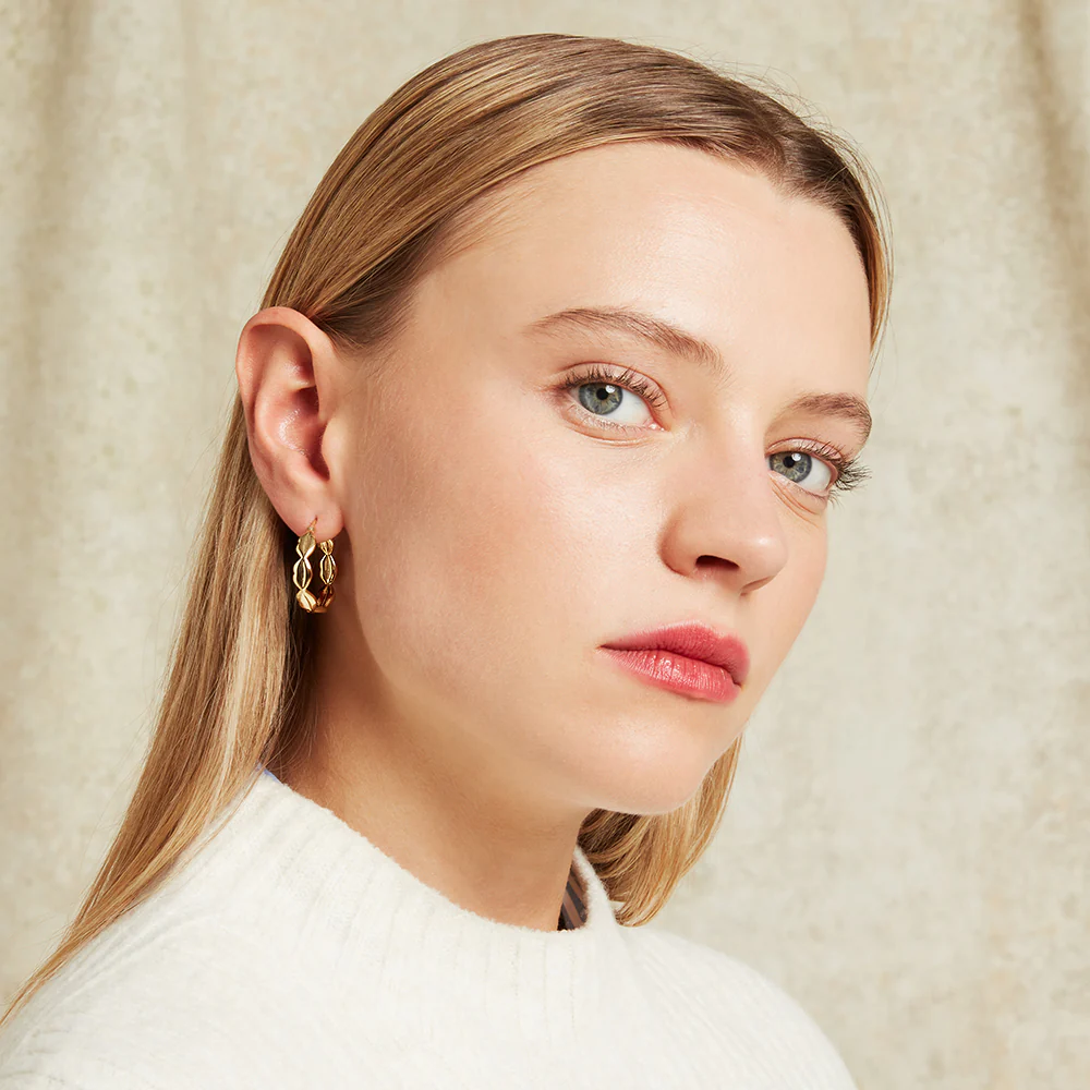 14K GOLD LUNA PENDANT NECKLACE & HOOP EARRINGS - Image 6