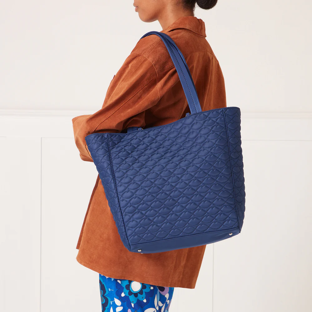 NAVY QUILTED LIPS LYRA TOTE BAG - Image 6
