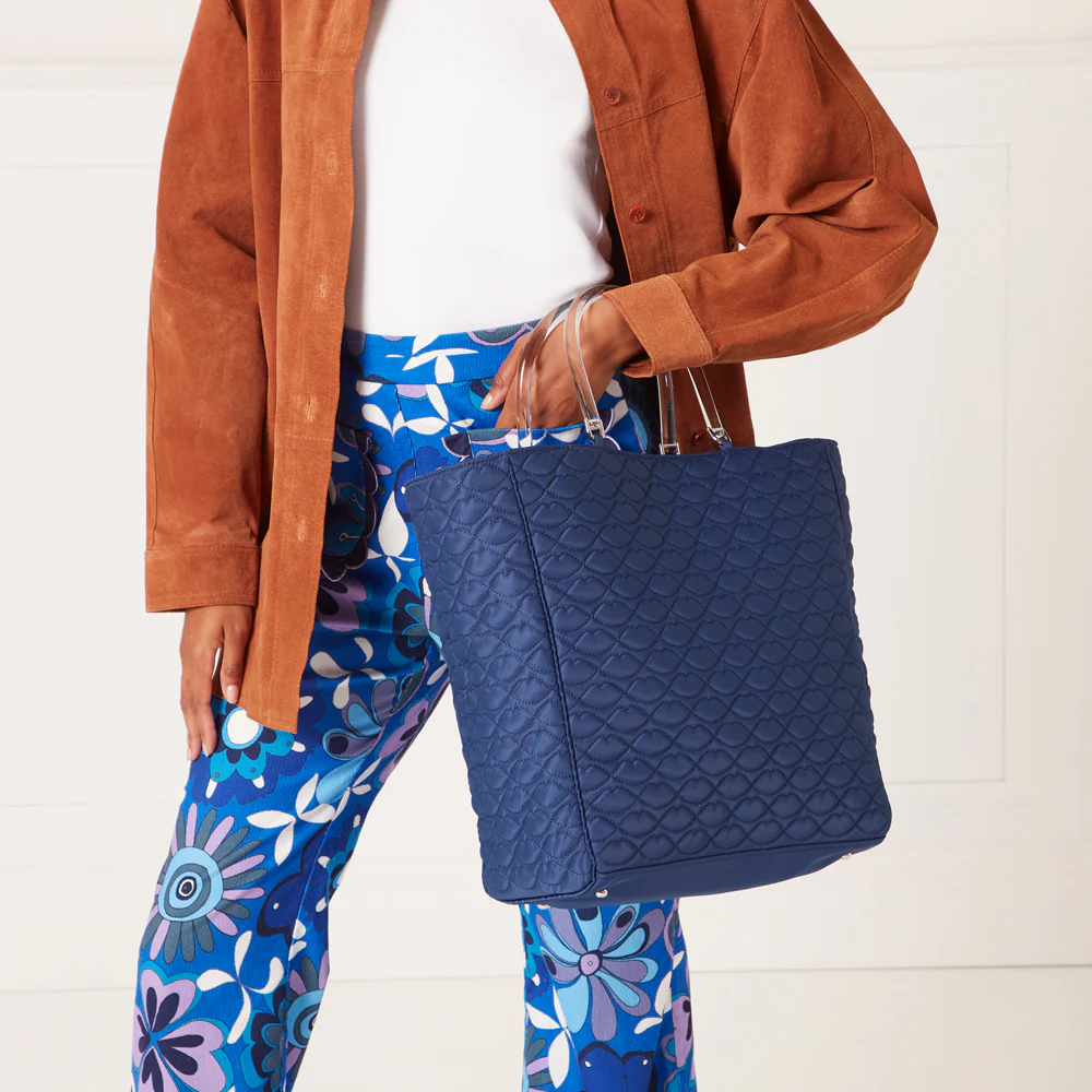 NAVY QUILTED LIPS LYRA TOTE BAG - Image 7