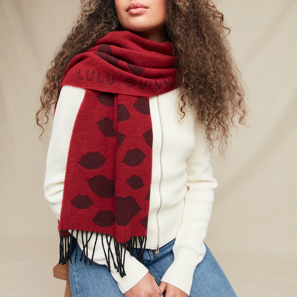 RED AND BLACK WOOL CONFETTI LIP SCARF - Image 4