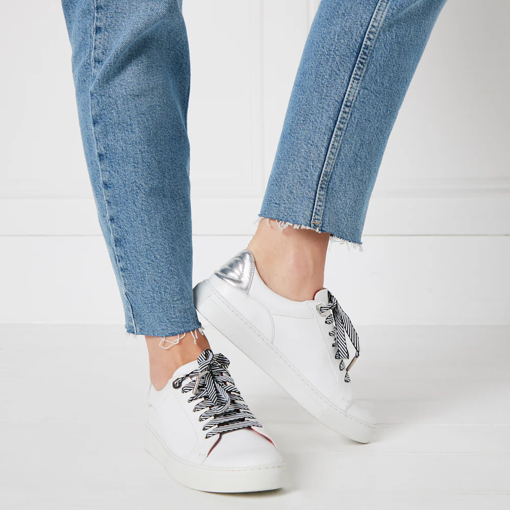 CHALK AND SILVER LEATHER LIPS NATASHA TRAINERS - Image 4