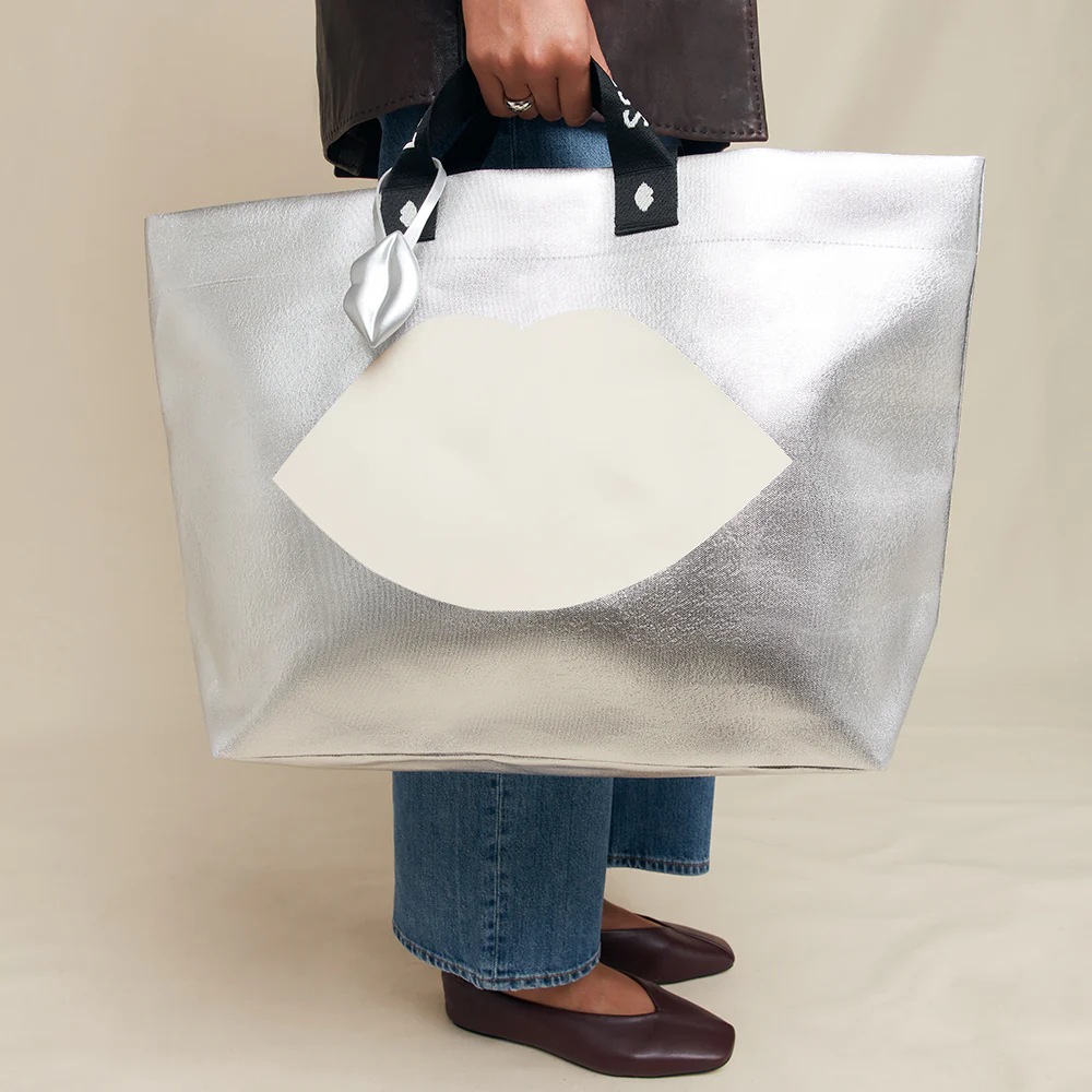 SILVER LIP TOTE & LUNA STUD EARRING GIFT SET - Image 7