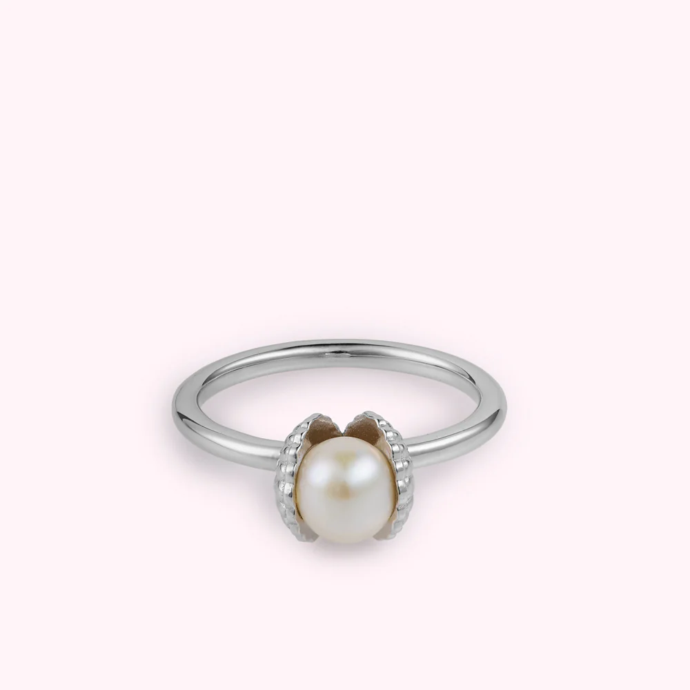 STERLING SILVER SHELL AND FRESHWATER PEARL RING